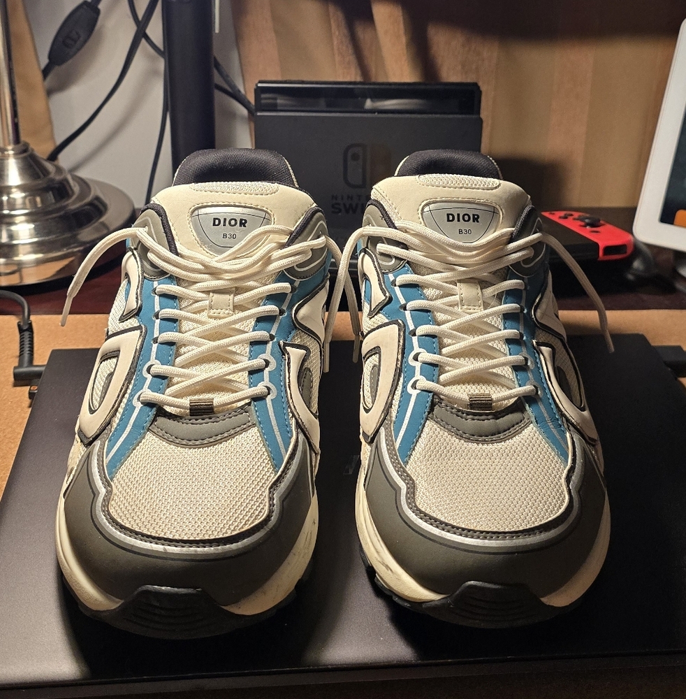 Dior b30 White, Grey and Turquoise sz 45, like new 8/10